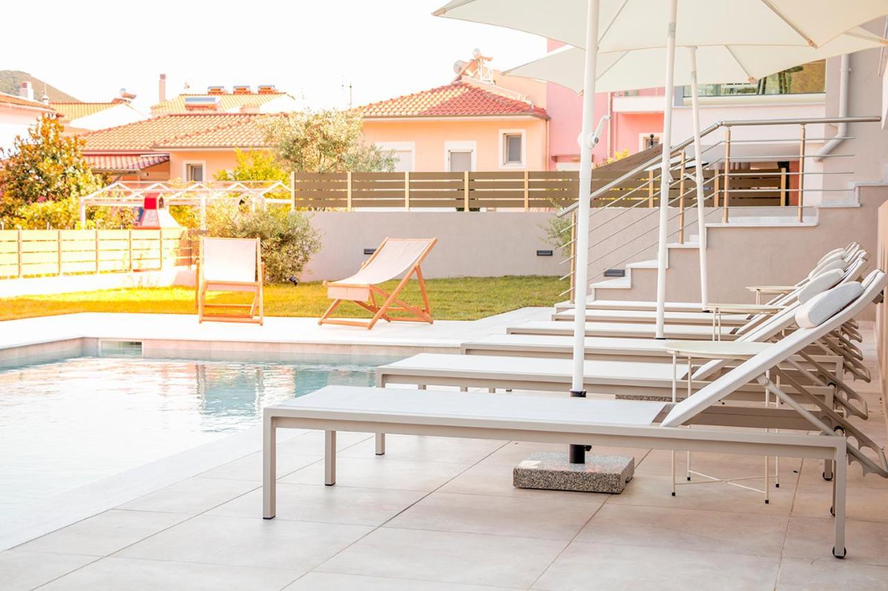 Arodo Suites Nea Iraklitsa Bagian luar foto