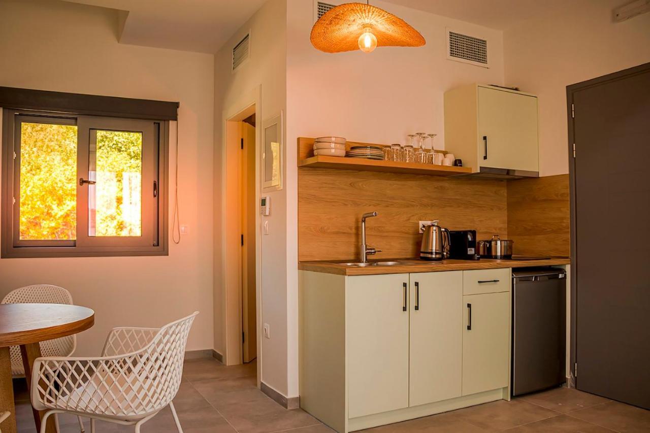 Arodo Suites Nea Iraklitsa Bagian luar foto