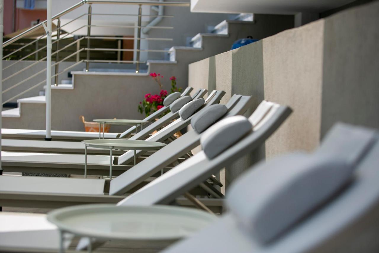 Arodo Suites Nea Iraklitsa Bagian luar foto