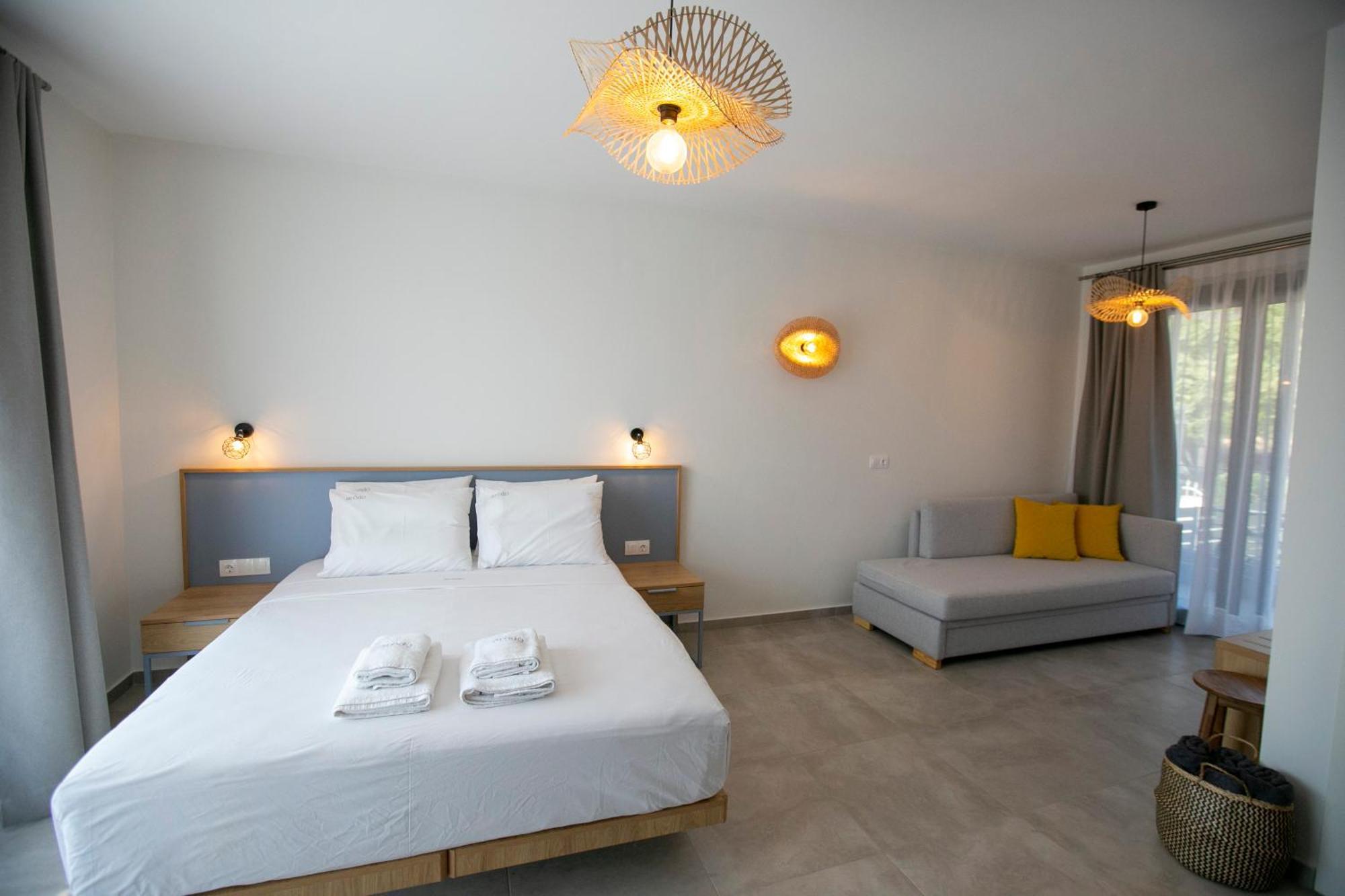 Arodo Suites Nea Iraklitsa Bagian luar foto