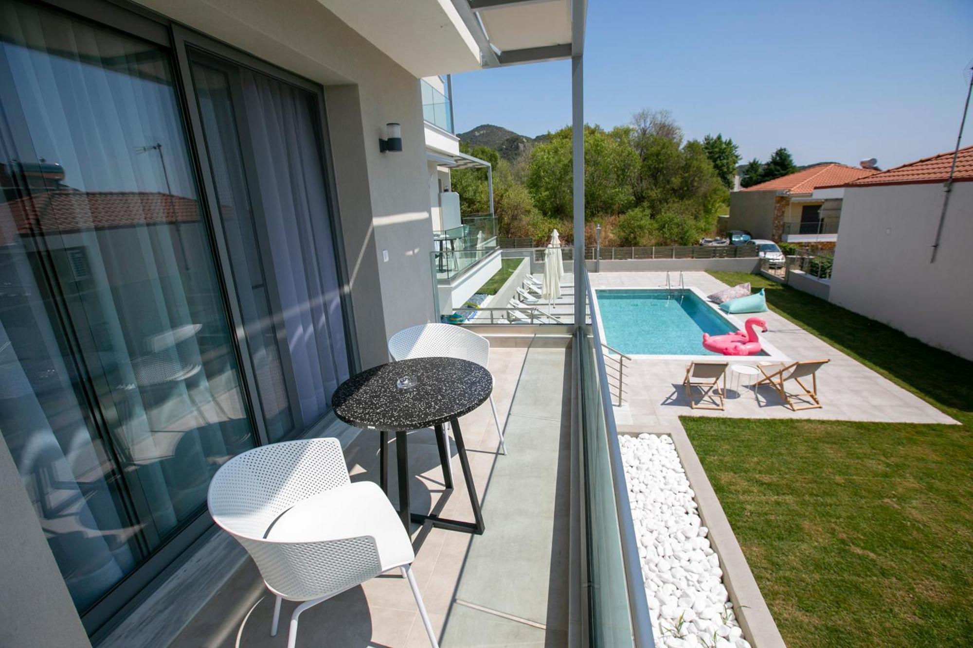 Arodo Suites Nea Iraklitsa Bagian luar foto
