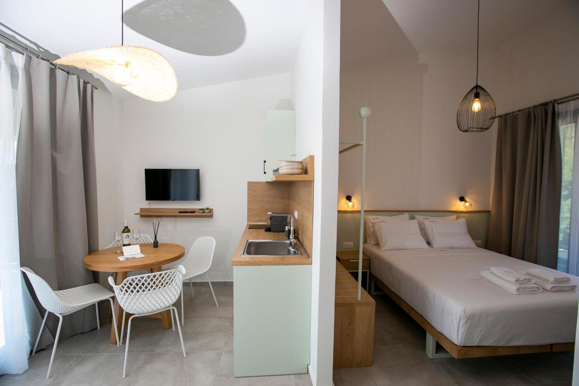 Arodo Suites Nea Iraklitsa Bagian luar foto