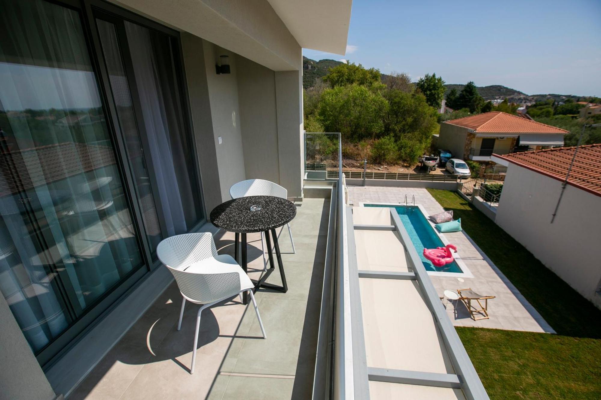 Arodo Suites Nea Iraklitsa Bagian luar foto