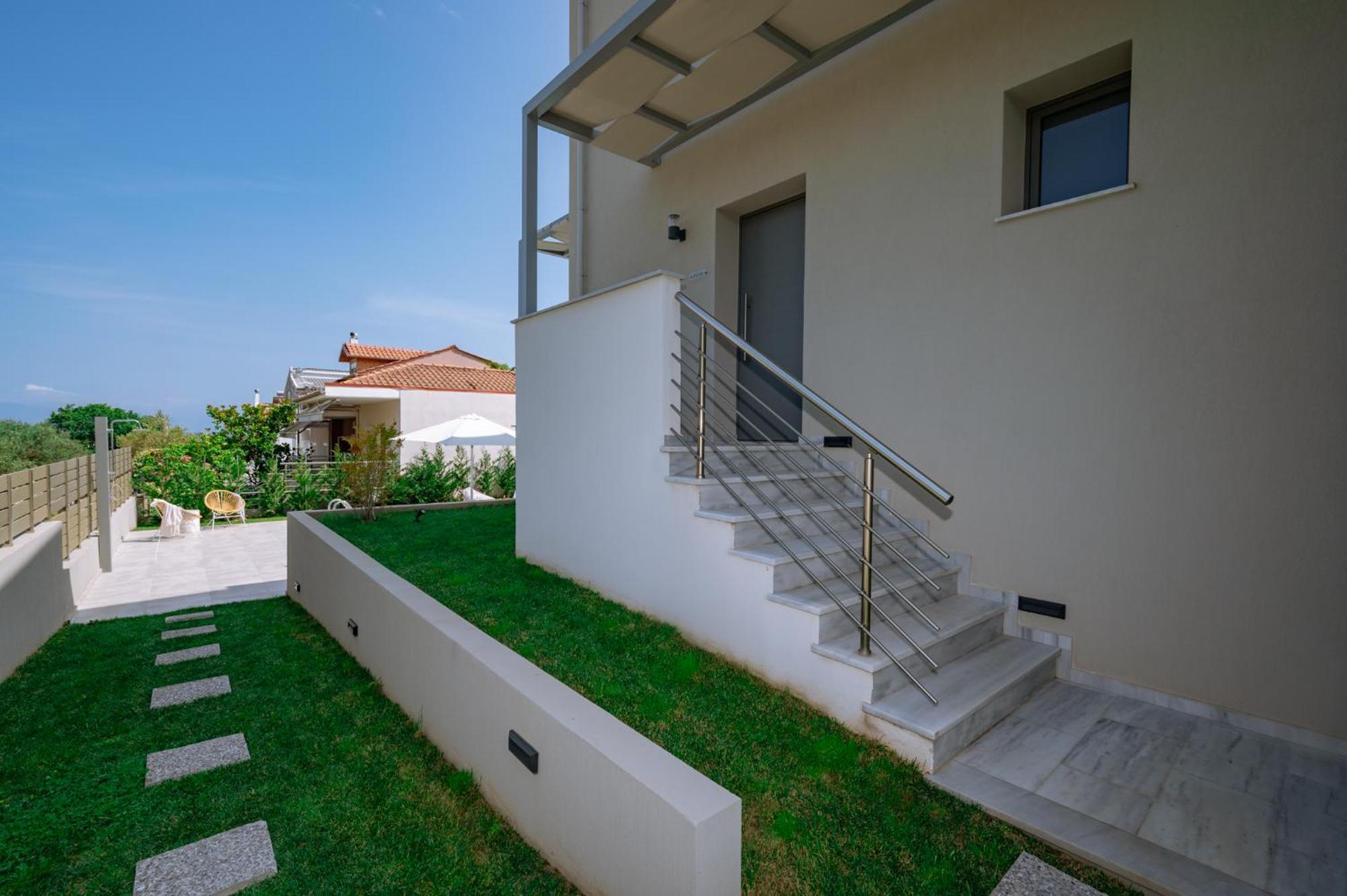 Arodo Suites Nea Iraklitsa Bagian luar foto