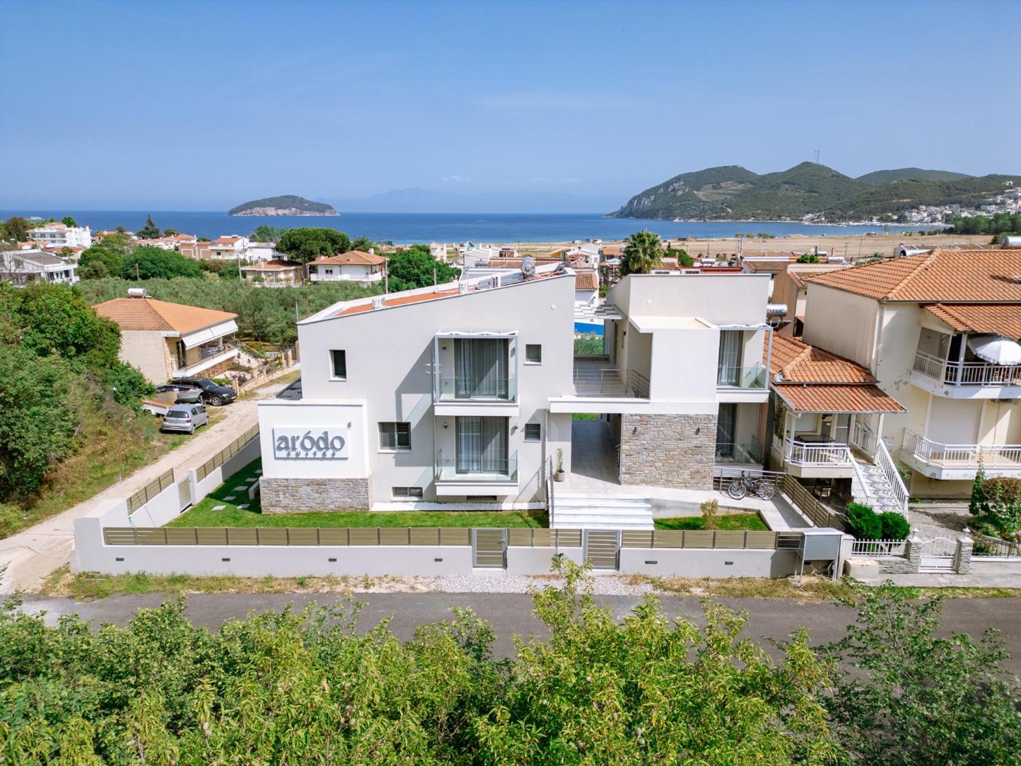 Arodo Suites Nea Iraklitsa Bagian luar foto